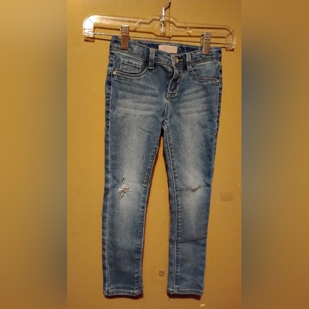 Squeeze Skinny Distressed Size 6 Jeans